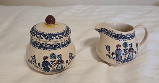 "Hearts and Flowers" cream and sugar set