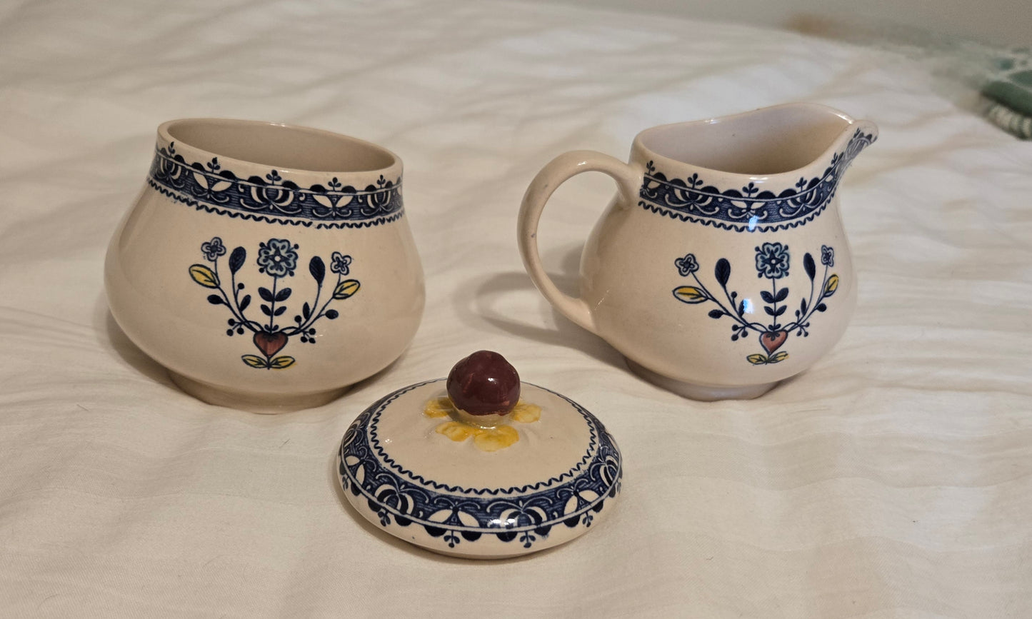 "Hearts and Flowers" cream and sugar set